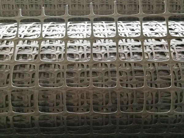 雙向塑料土工格柵作為一種的土工材料，具有多重作用和優(yōu)點。以下是其主要作用的詳細闡述